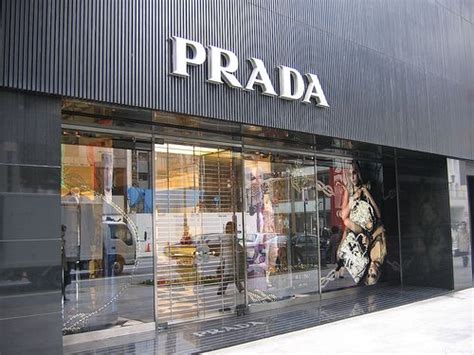 Prada Napoli: negozi e punti vendita Prada Napoli, rivenditori Prada